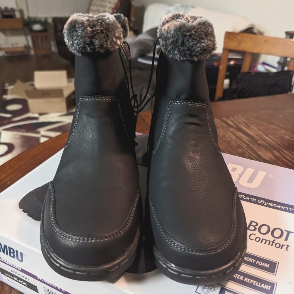 Women's KHOMBO black Winter boots,size 8